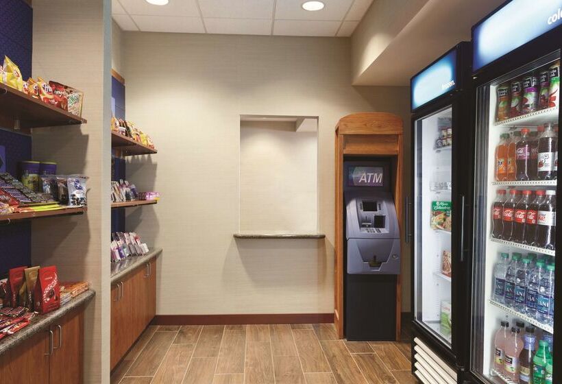 Hampton Inn & Suites Mystic