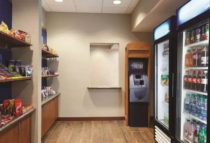 Hampton Inn & Suites Mystic