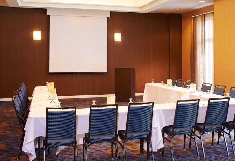 בית מלון כפרי Courtyard Kansas City Overland Park/convention Center