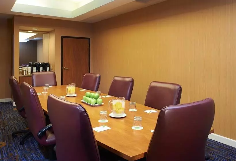 Отель Courtyard Kansas City Overland Park/convention Center