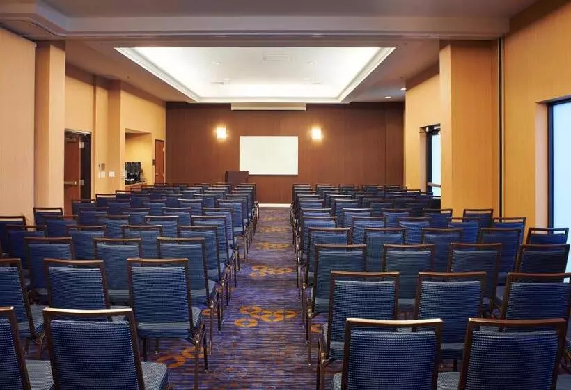 Отель Courtyard Kansas City Overland Park/convention Center