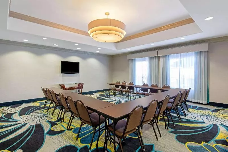 هتل La Quinta Inn & Suites By Wyndham Lake Charles Casino Area