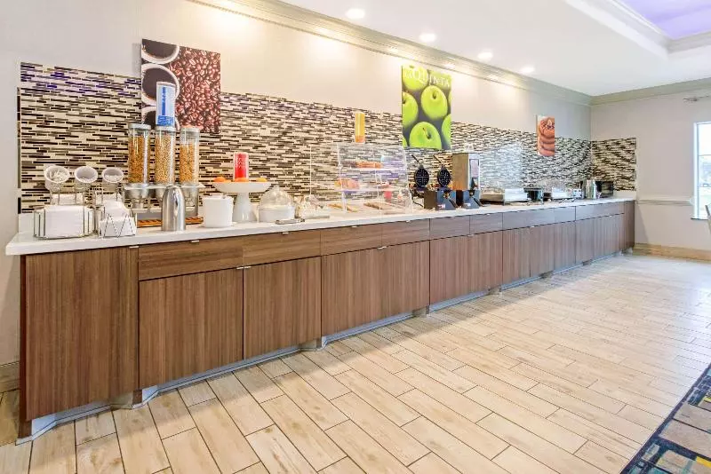 هتل La Quinta Inn & Suites By Wyndham Lake Charles Casino Area