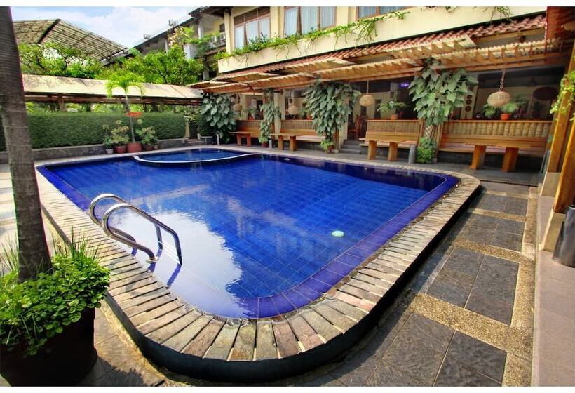 Mutiara Hotel And Convention