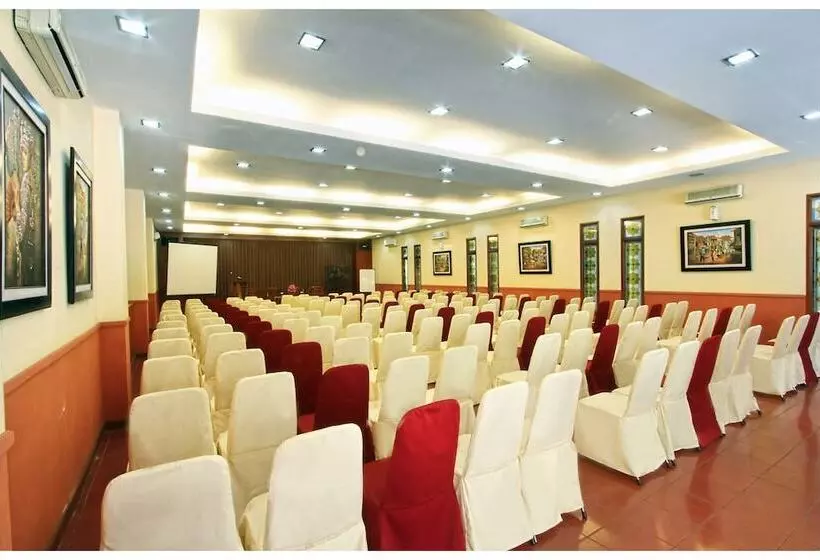 Mutiara Hotel And Convention