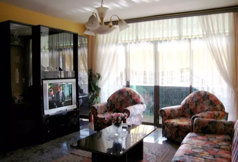 בית מלון כפרי Nobel