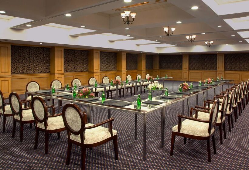 בית מלון כפרי Radisson Blu Kochi