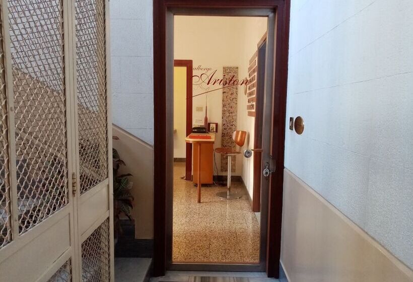 住宿加早餐  Ariston Petit