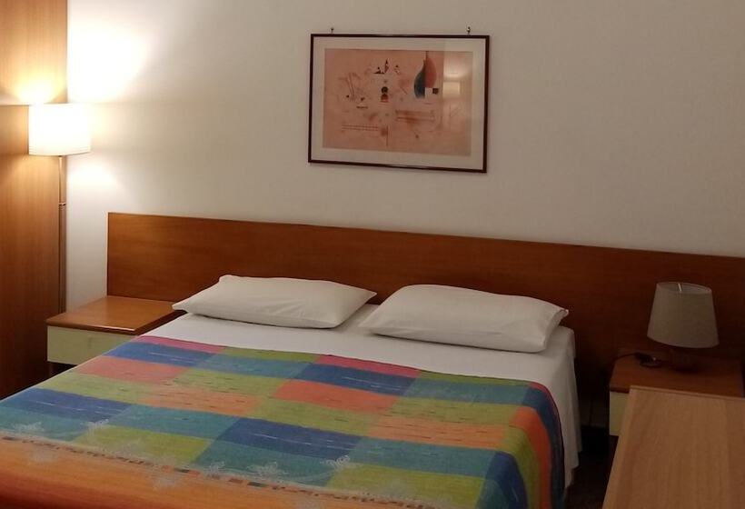 住宿加早餐  Ariston Petit