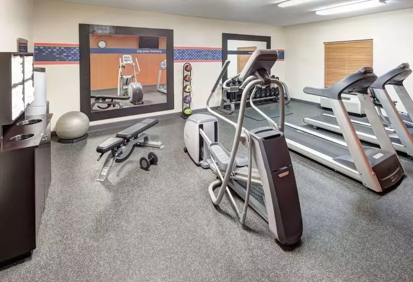 Hampton Inn & Suites Cedar Rapids North