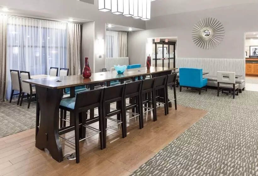 Hampton Inn & Suites Cedar Rapids North
