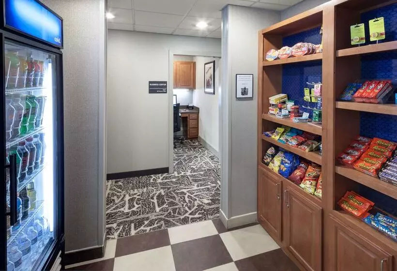 Hampton Inn & Suites Cedar Rapids North