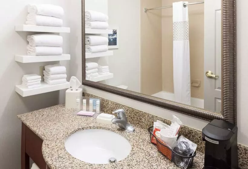 Hampton Inn & Suites Cedar Rapids North