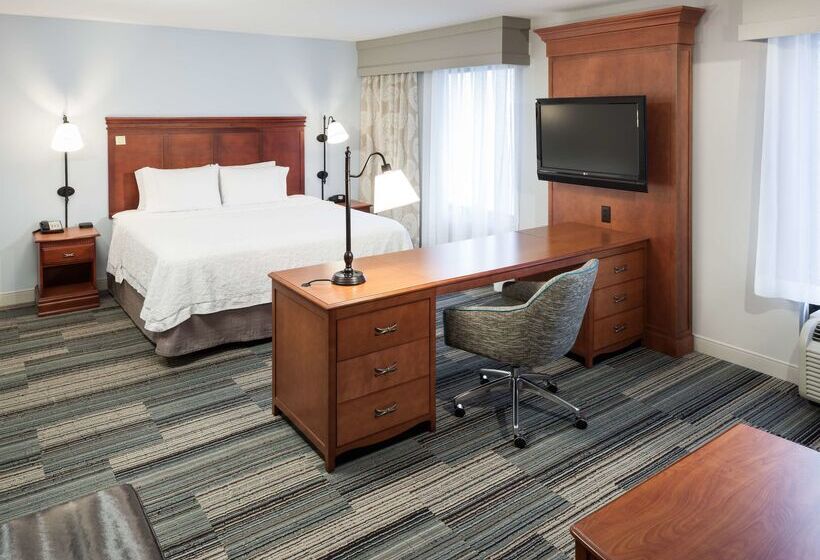 Hampton Inn & Suites Cedar Rapids  North