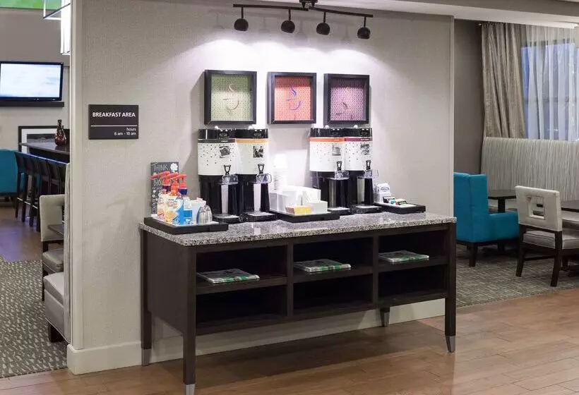 Hampton Inn & Suites Cedar Rapids North