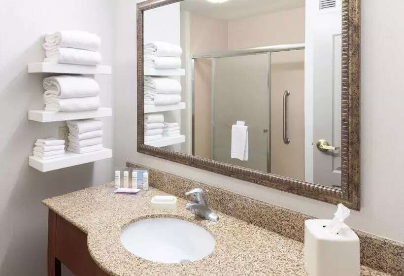 Hampton Inn & Suites Cedar Rapids North