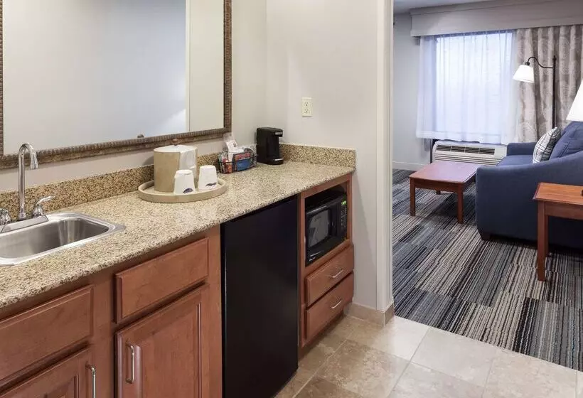 Hampton Inn & Suites Cedar Rapids North