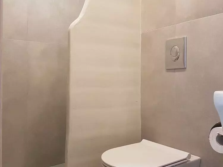 فندق فئة نجمة واحدة Pension George