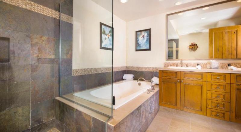 Отель Bachelor Gulch Village