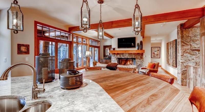 Отель Bachelor Gulch Village