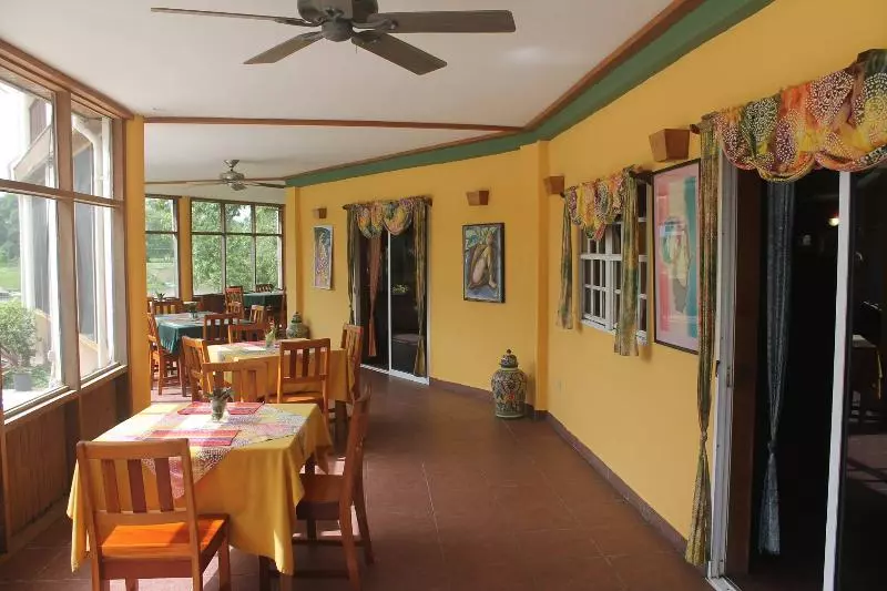 فندق Black Orchid Resort