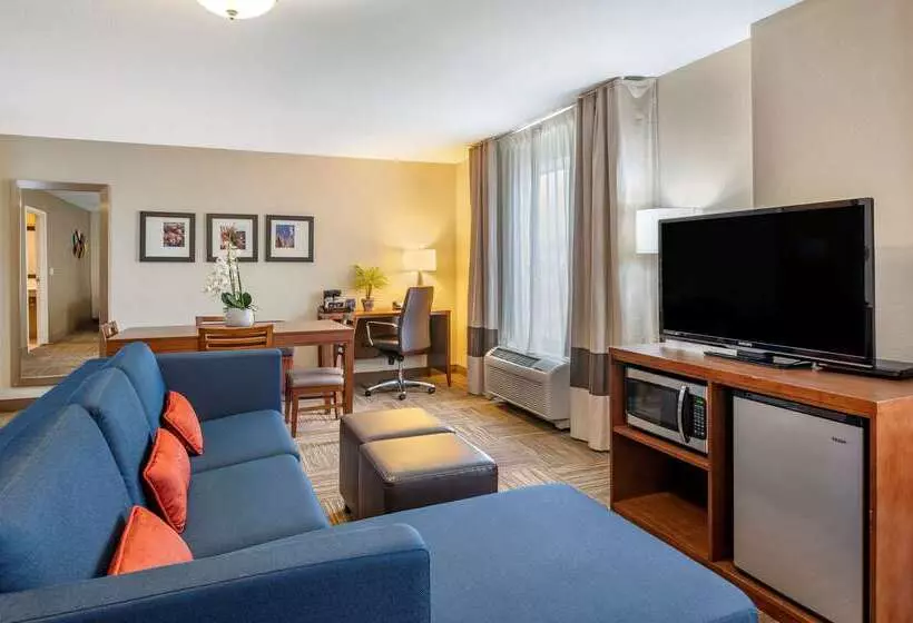 هتل Comfort Suites Urbana Champaign, University Area