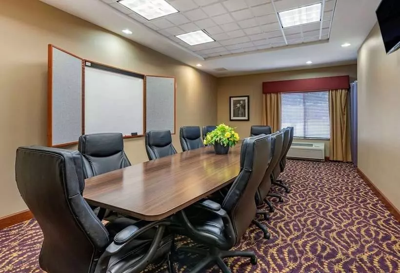 هتل Comfort Suites Urbana Champaign, University Area