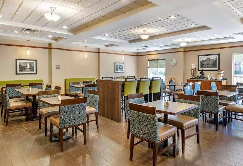 هتل Comfort Suites Urbana Champaign, University Area