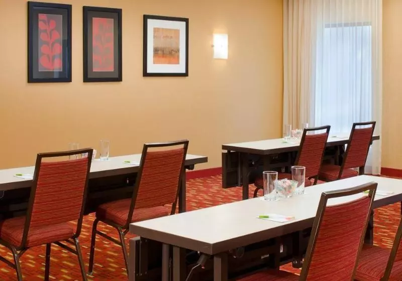 酒店 Courtyard By Marriott Indianapolis Airport