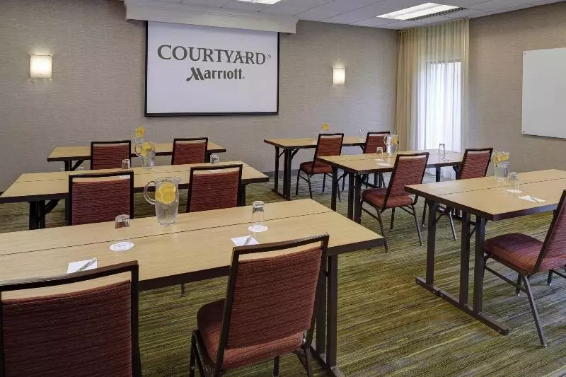 酒店 Courtyard By Marriott Indianapolis Airport