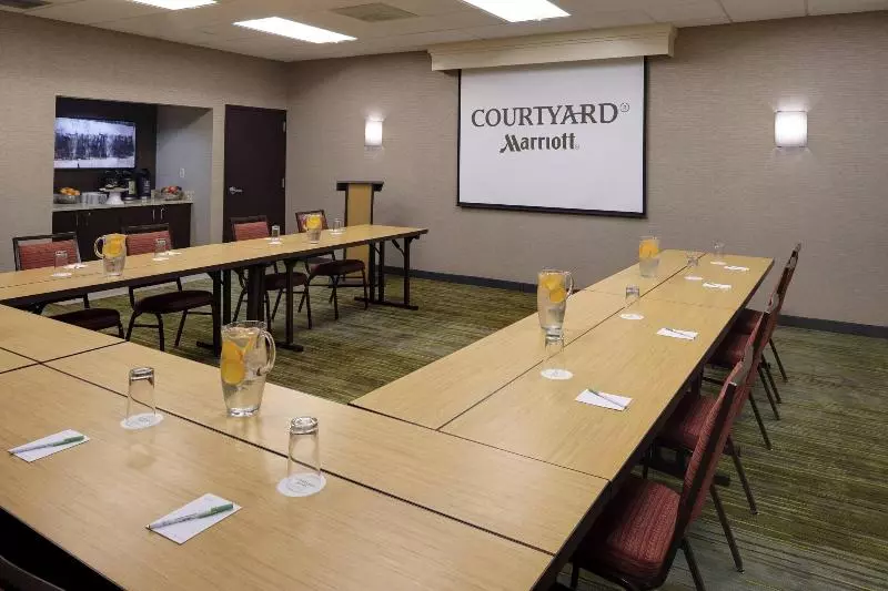 酒店 Courtyard By Marriott Indianapolis Airport
