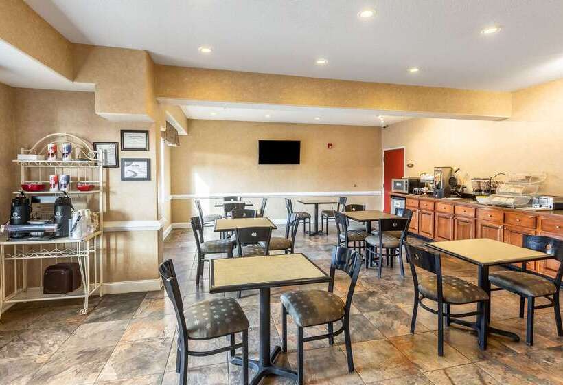 호텔 Econo Lodge Inn & Suites