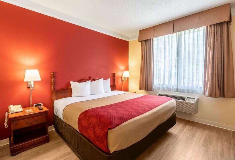 호텔 Econo Lodge Inn & Suites