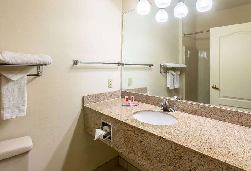 호텔 Econo Lodge Inn & Suites