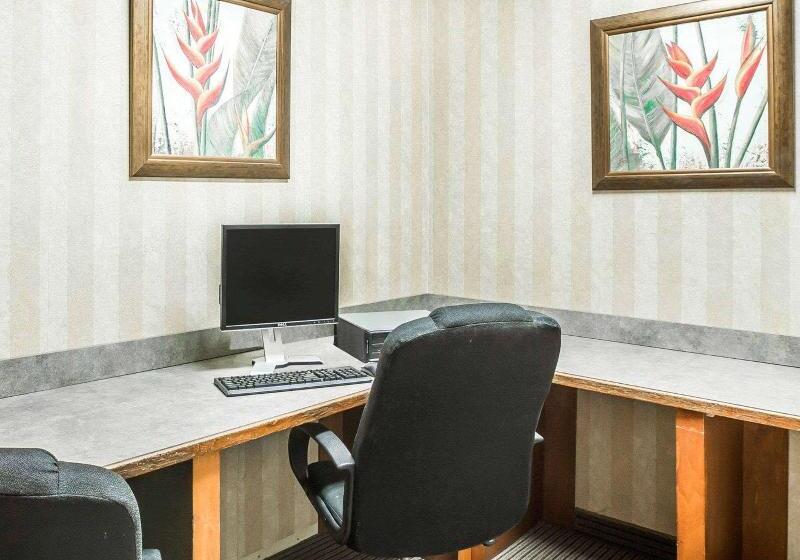 호텔 Econo Lodge Inn & Suites