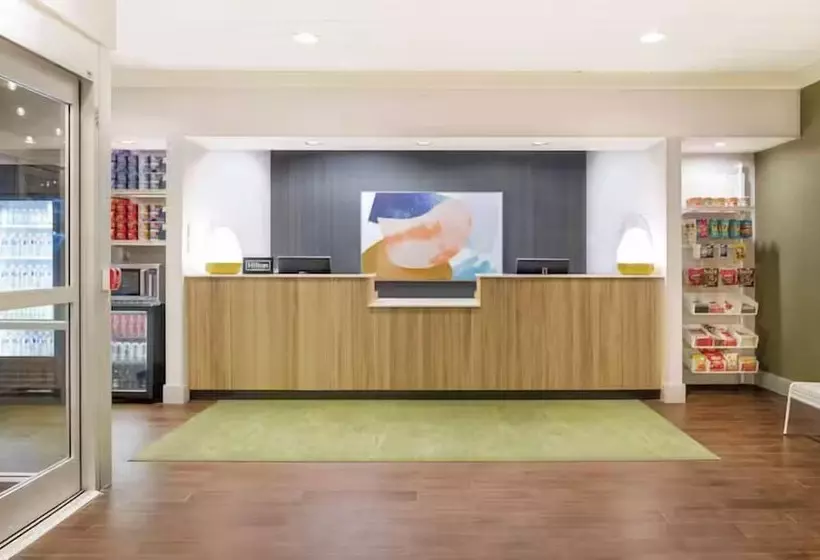 ホテル Econo Lodge  Inn & Suites