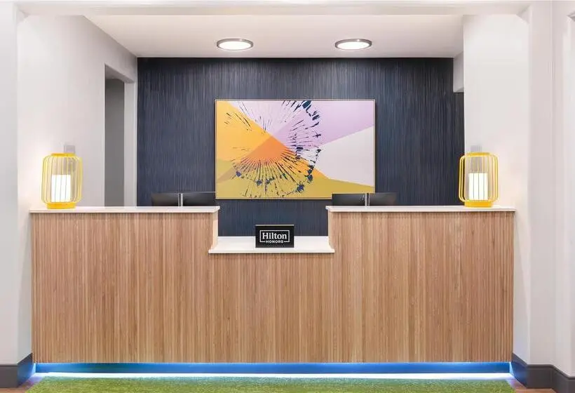 ホテル Econo Lodge  Inn & Suites