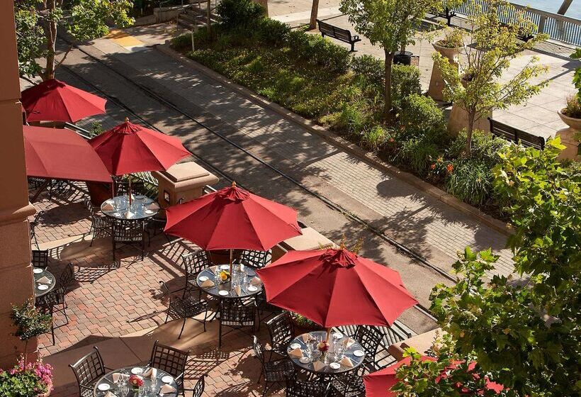 בית מלון כפרי Embassy Suites By Hilton Sacramento Riverfront Promenade