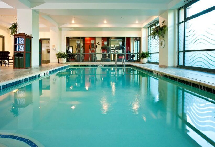 בית מלון כפרי Embassy Suites By Hilton Sacramento Riverfront Promenade