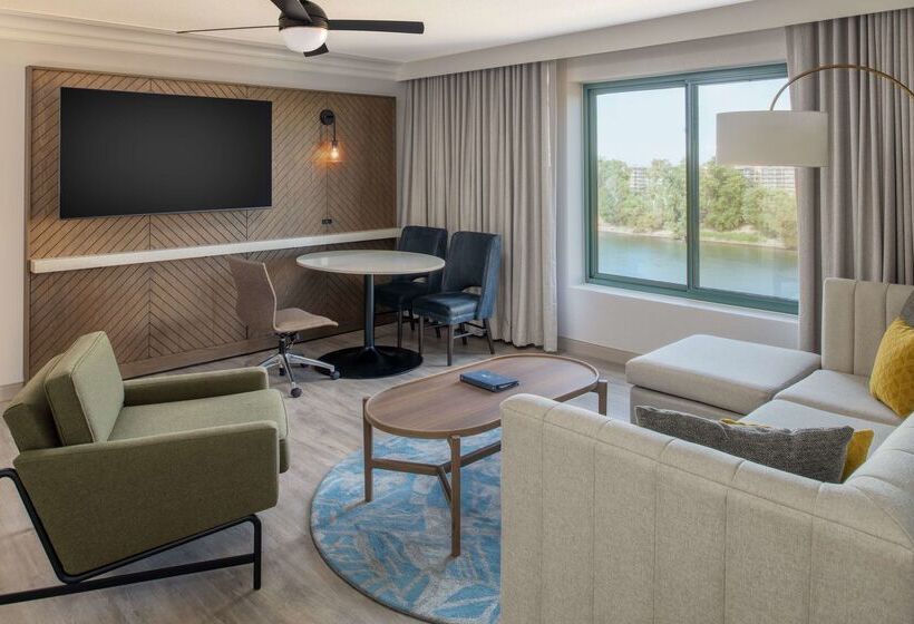 בית מלון כפרי Embassy Suites By Hilton Sacramento Riverfront Promenade