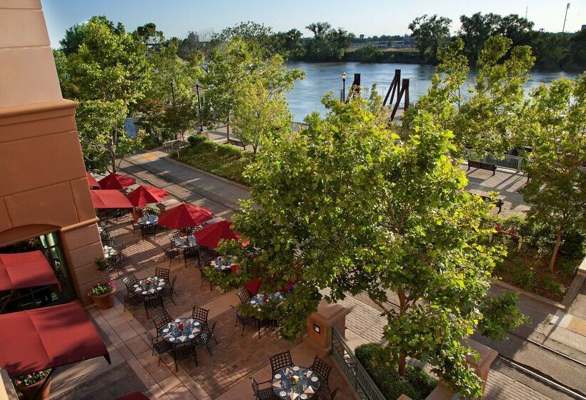 בית מלון כפרי Embassy Suites By Hilton Sacramento Riverfront Promenade