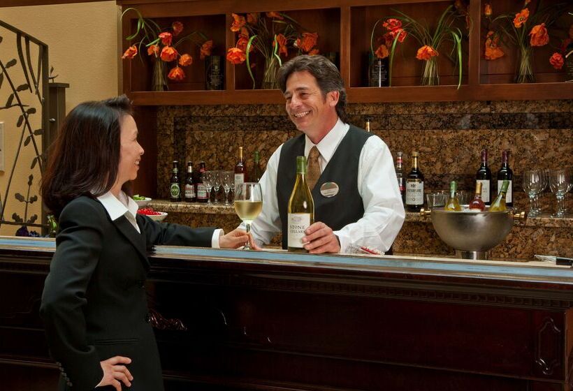 בית מלון כפרי Embassy Suites By Hilton Sacramento Riverfront Promenade