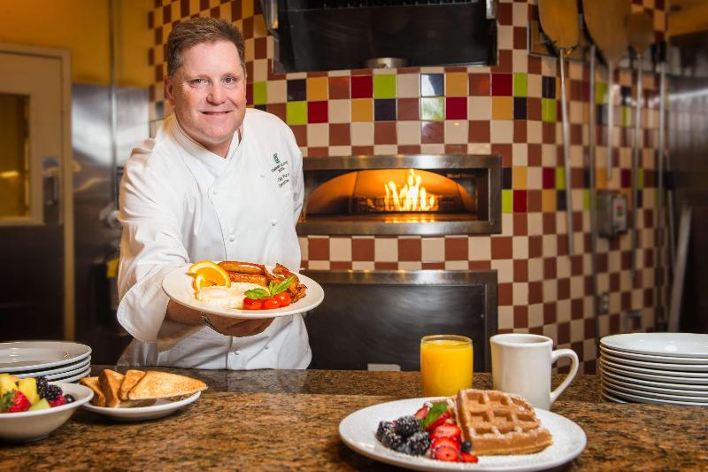 בית מלון כפרי Embassy Suites By Hilton Sacramento Riverfront Promenade