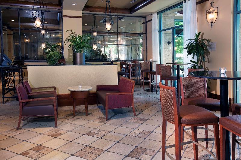 בית מלון כפרי Embassy Suites By Hilton Sacramento Riverfront Promenade