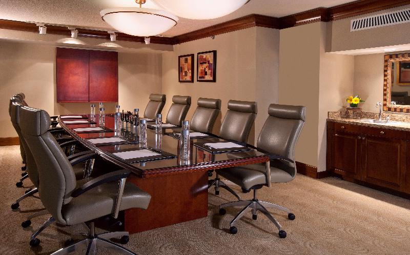 בית מלון כפרי Embassy Suites By Hilton Sacramento Riverfront Promenade