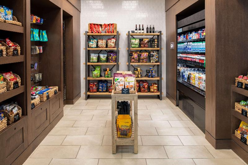 בית מלון כפרי Embassy Suites By Hilton Sacramento Riverfront Promenade