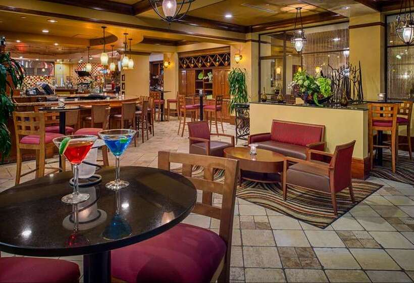 בית מלון כפרי Embassy Suites By Hilton Sacramento Riverfront Promenade