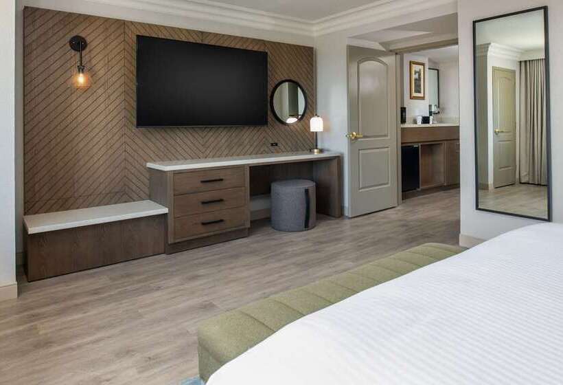 בית מלון כפרי Embassy Suites By Hilton Sacramento Riverfront Promenade