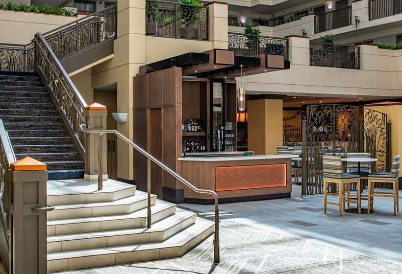 בית מלון כפרי Embassy Suites By Hilton Sacramento Riverfront Promenade
