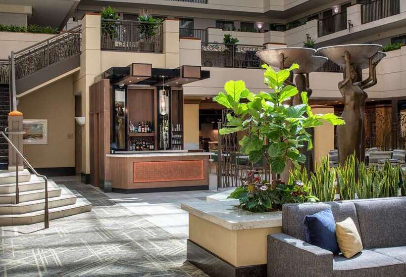 בית מלון כפרי Embassy Suites By Hilton Sacramento Riverfront Promenade